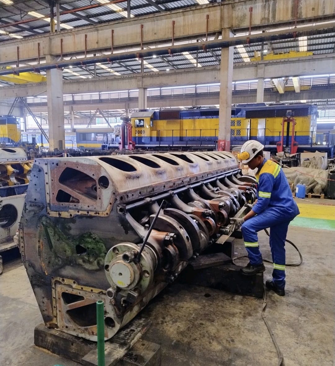 Técnico em trabalho de oficina ferroviária